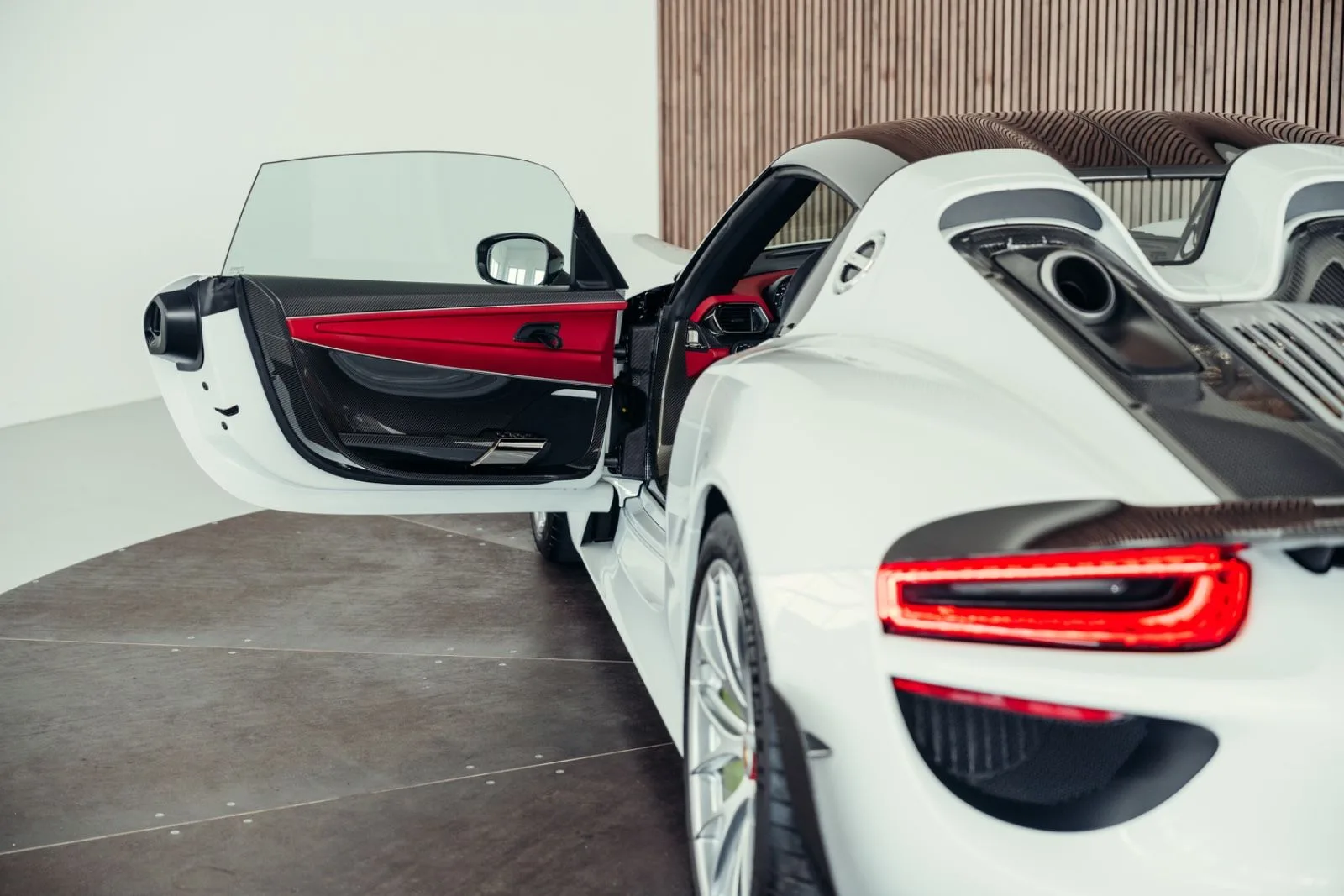 2014 Porsche 918 Spyder, 20/30