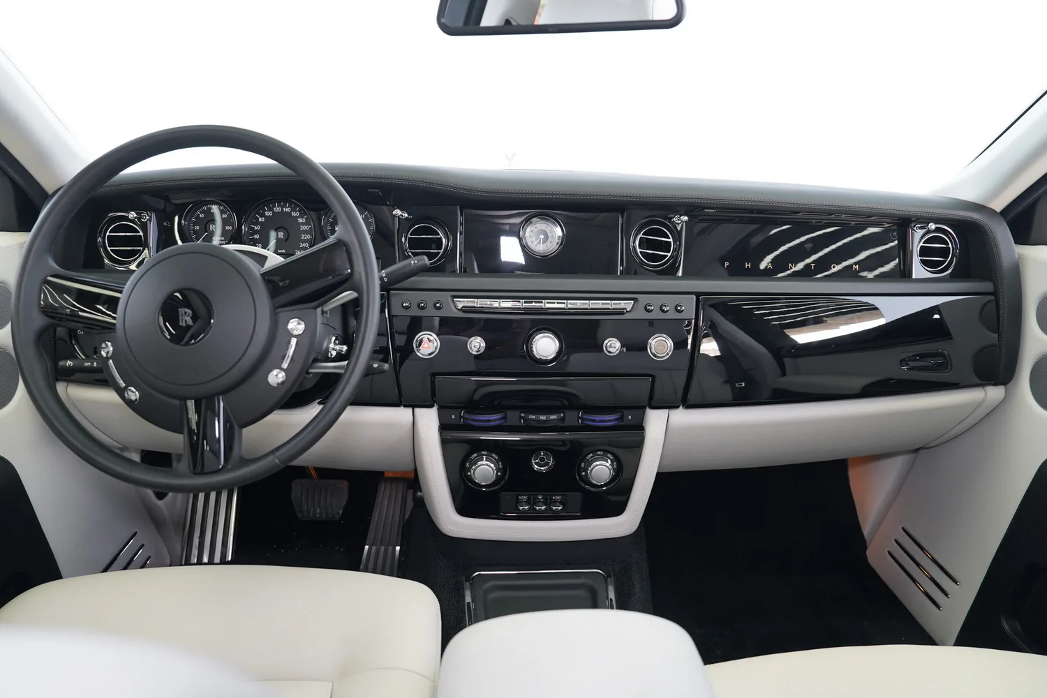 2014 Rolls-Royce Phantom VII, 9/12