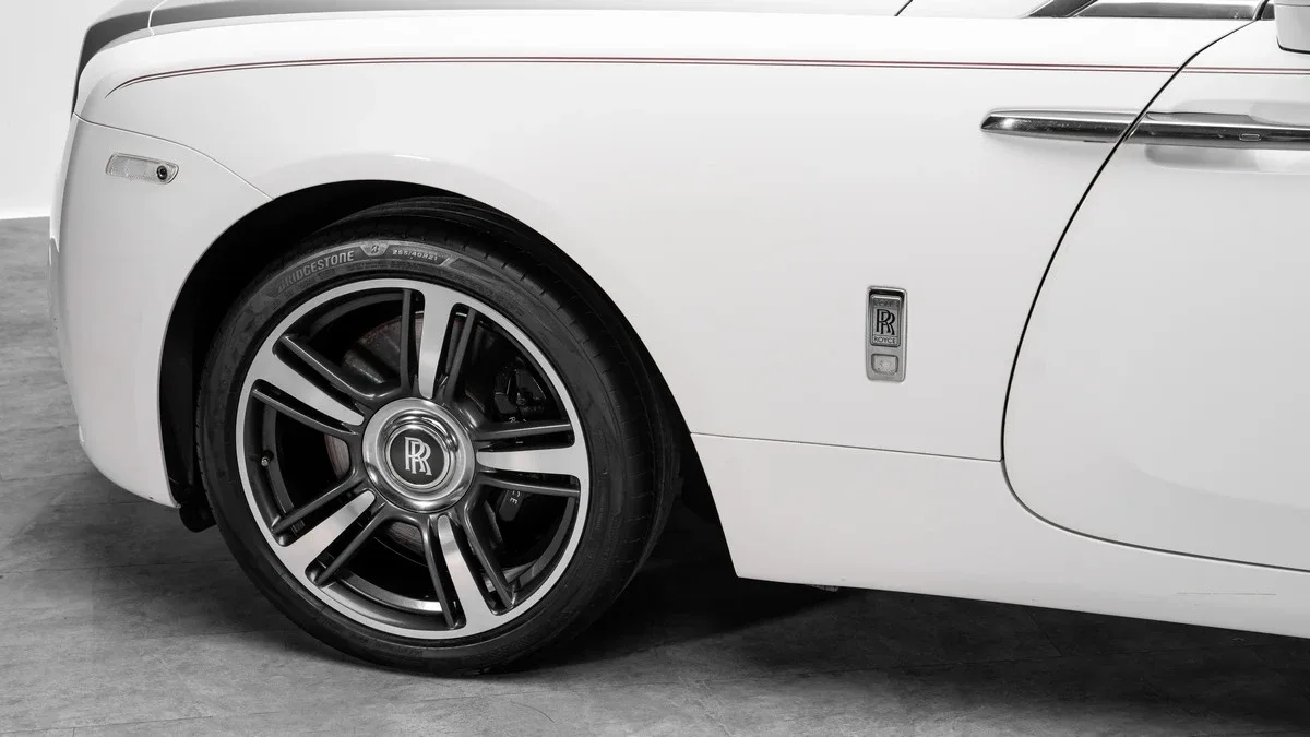 2014 Rolls-Royce Wraith offered by a specialist dealer in Dubai, United Arab Emirates, photo 6 of 25