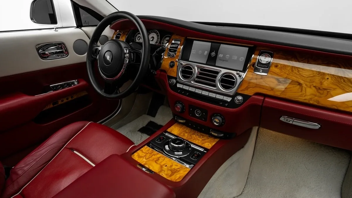 2014 Rolls-Royce Wraith offered by a specialist dealer in Dubai, United Arab Emirates, photo 14 of 25