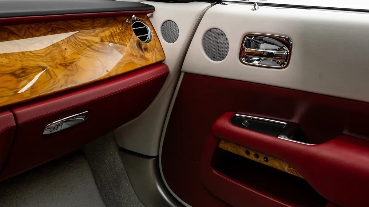 2014 Rolls-Royce Wraith offered by a specialist dealer in Dubai, United Arab Emirates, photo 17 of 25