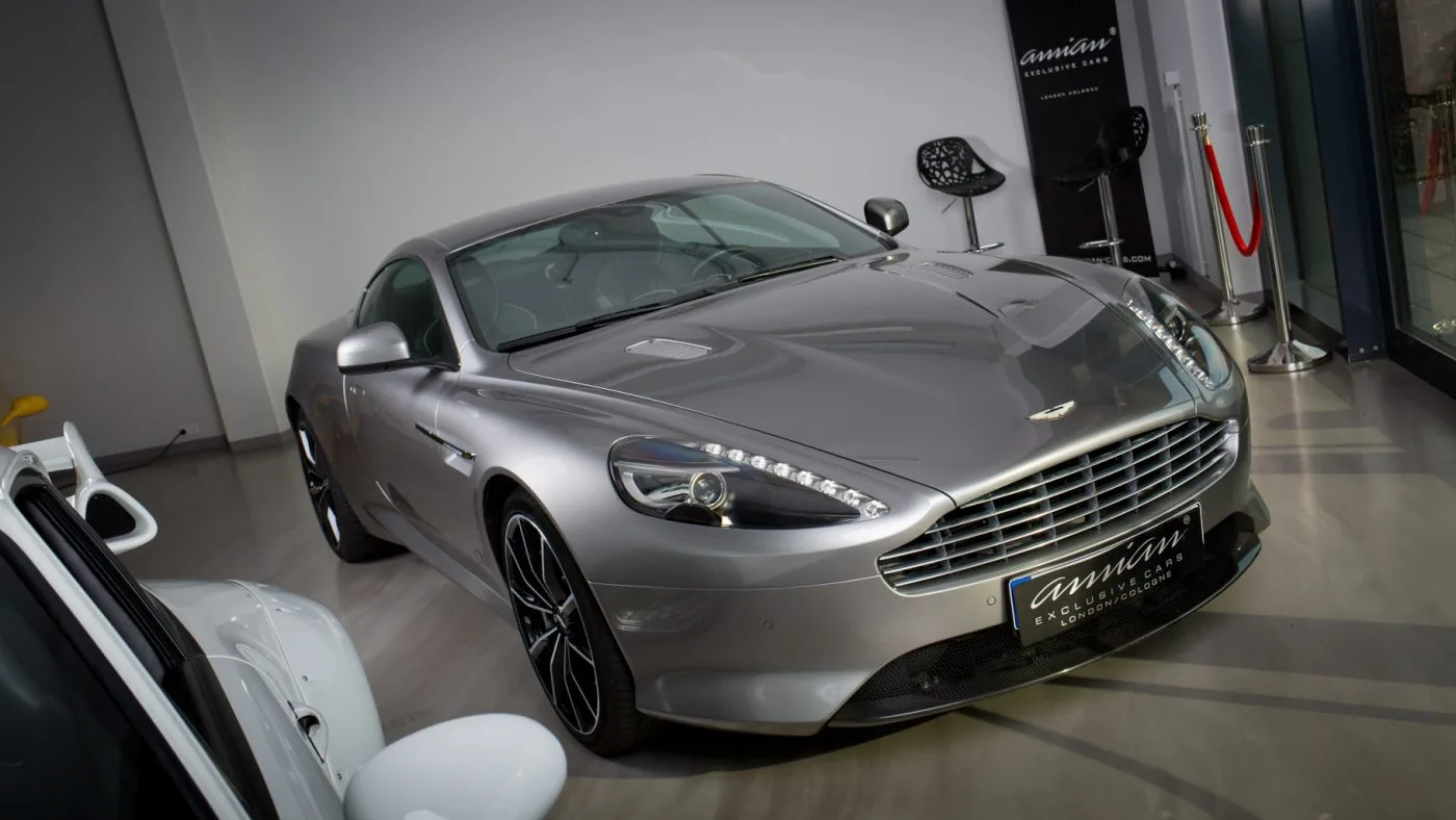 2015 Aston Martin DB9 GT proposée par un concessionnaire spécialisé à Cologne, Allemagne, photo 2 sur 20