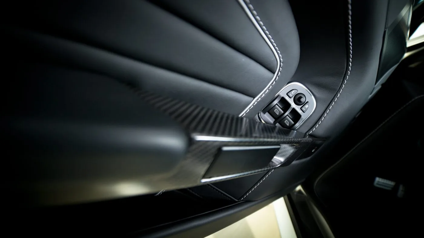 2015 Aston Martin DB9 GT proposée par un concessionnaire spécialisé à Cologne, Allemagne, photo 7 sur 20