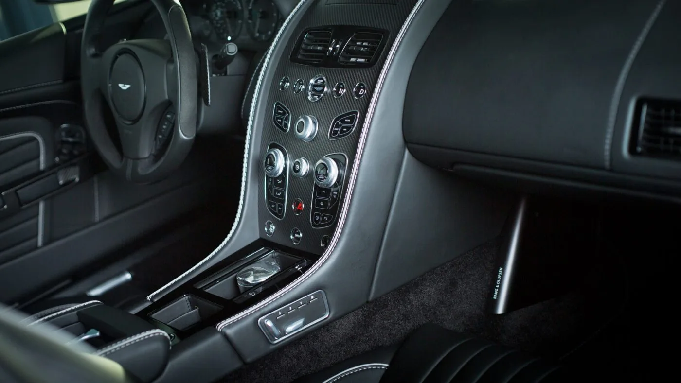 2015 Aston Martin DB9 GT proposée par un concessionnaire spécialisé à Cologne, Allemagne, photo 9 sur 20