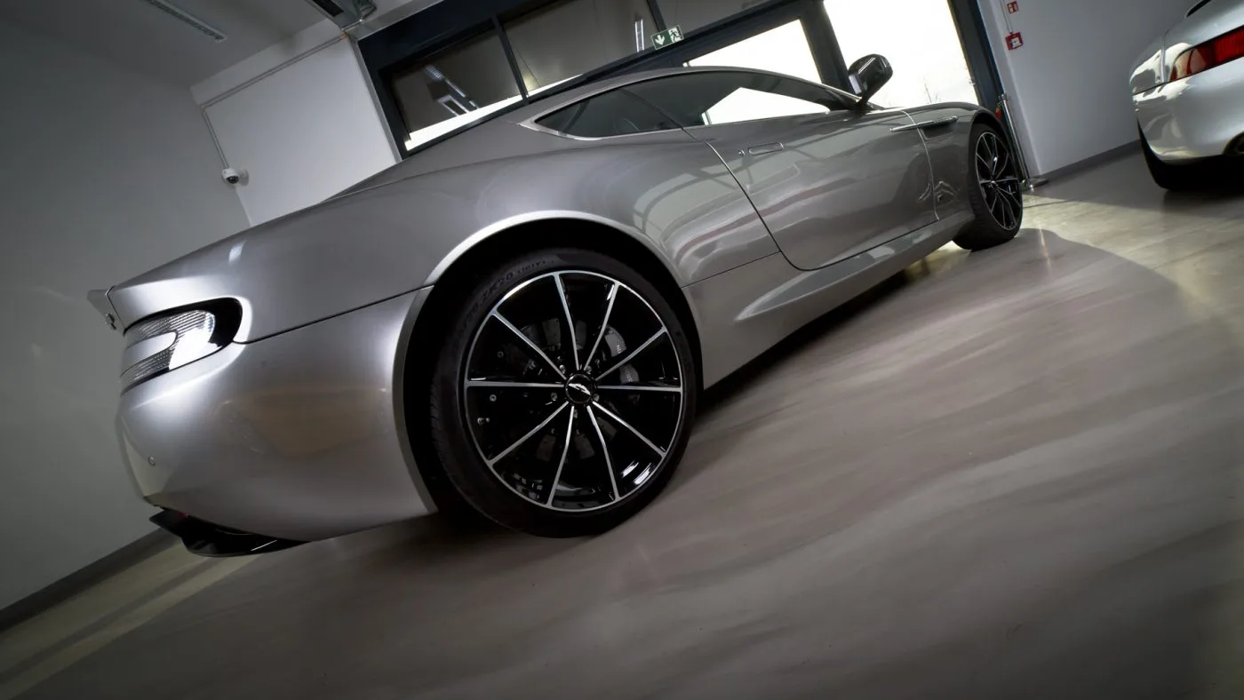 2015 Aston Martin DB9 GT proposée par un concessionnaire spécialisé à Cologne, Allemagne, photo 12 sur 20