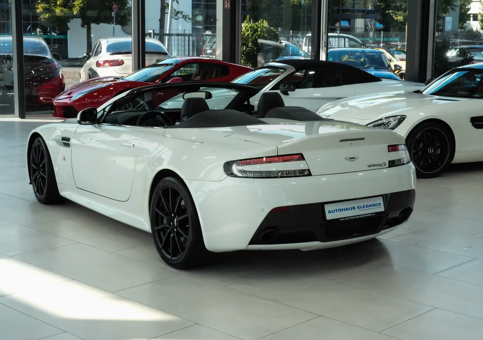 2015 Aston Martin V12 Vantage S Roadster, 3/30