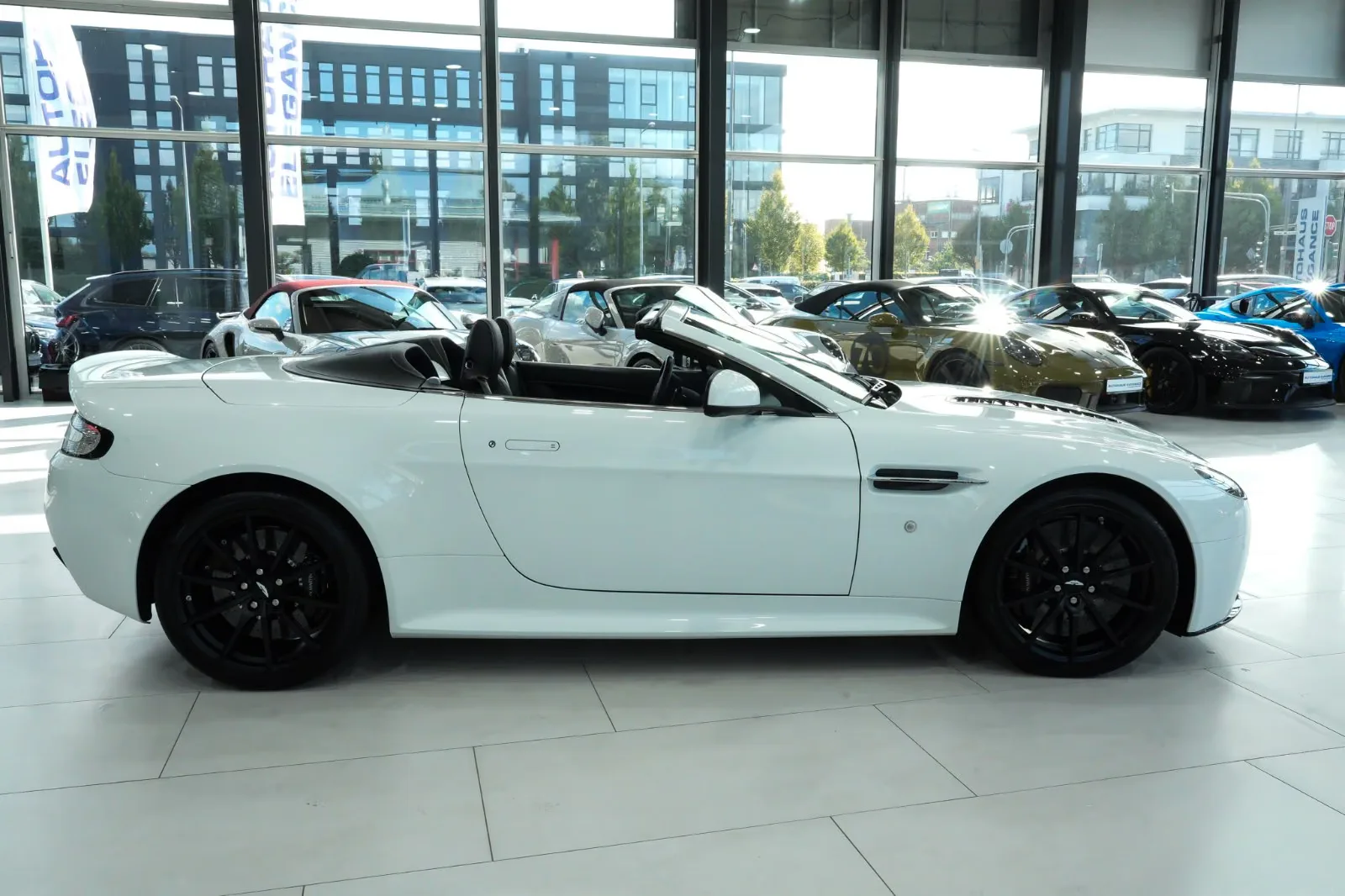 2015 Aston Martin V12 Vantage S Roadster, 7/30