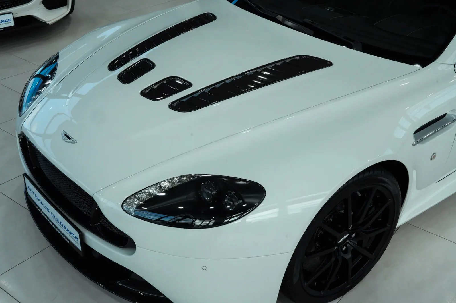 2015 Aston Martin V12 Vantage S Roadster, 9/30