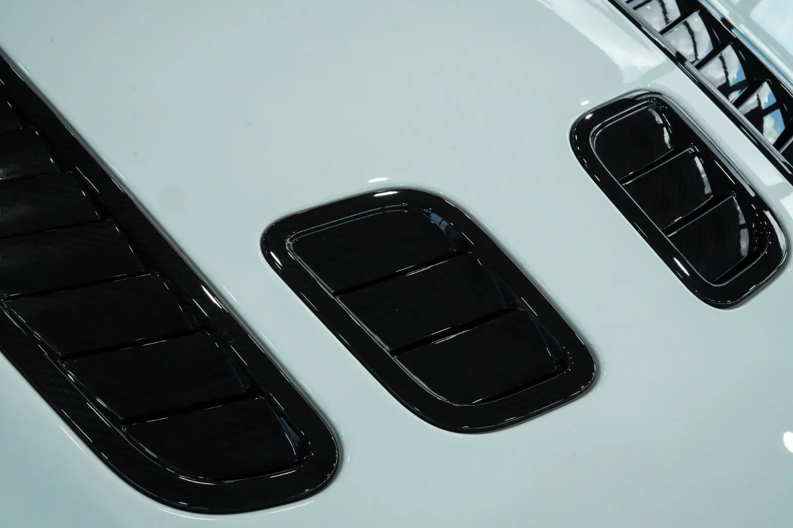 2015 Aston Martin V12 Vantage S Roadster, 10/30