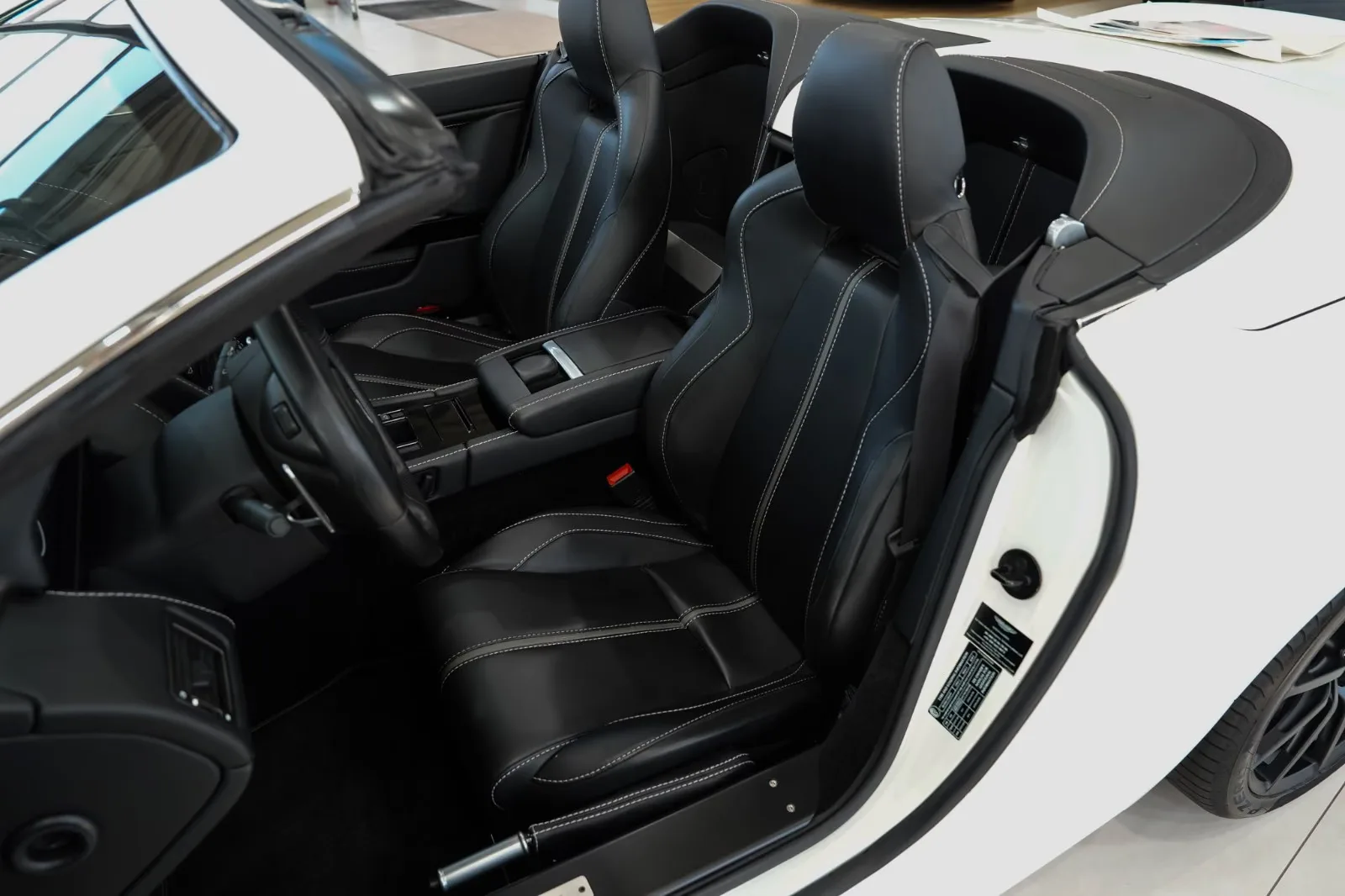 2015 Aston Martin V12 Vantage S Roadster, 16/30