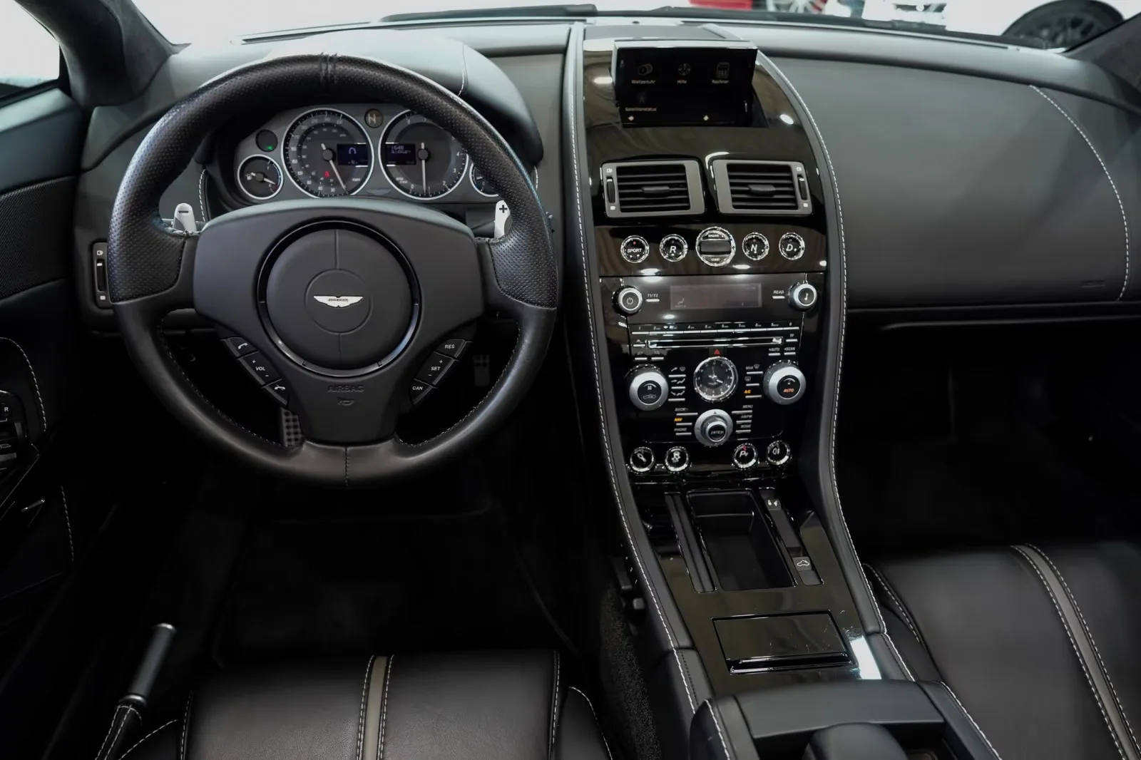 2015 Aston Martin V12 Vantage S Roadster, 17/30