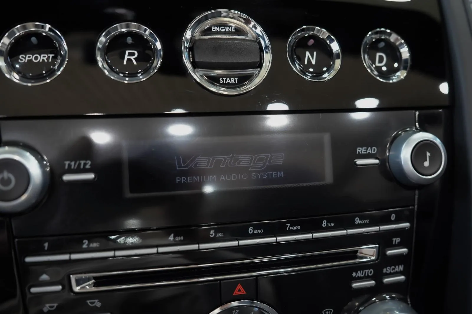 2015 Aston Martin V12 Vantage S Roadster, 26/30