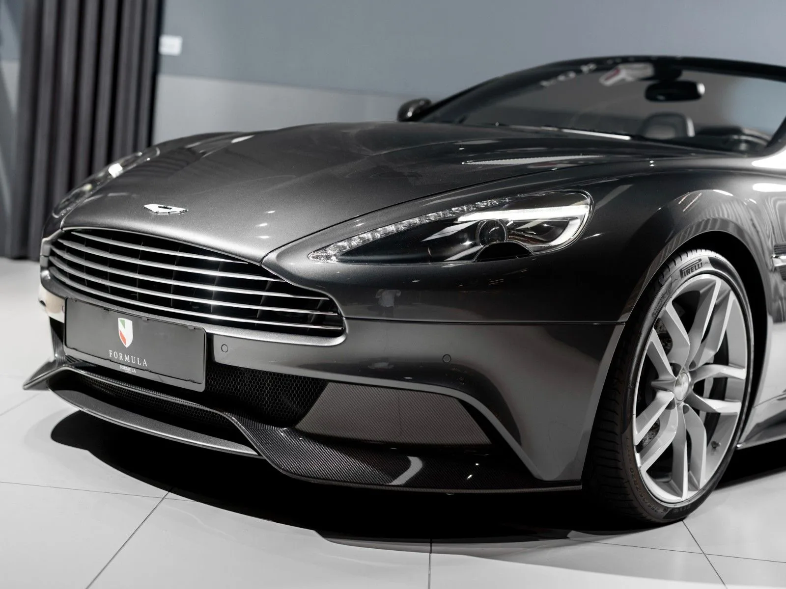 2015 Aston Martin Vanquish Volante, 2/26