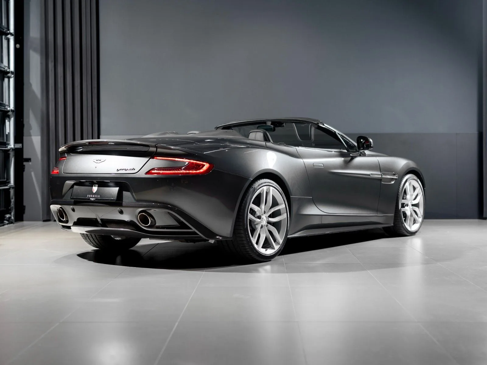 2015 Aston Martin Vanquish Volante, 5/26