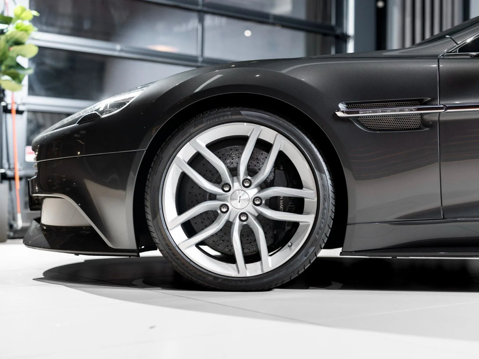 2015 Aston Martin Vanquish Volante, 7/26