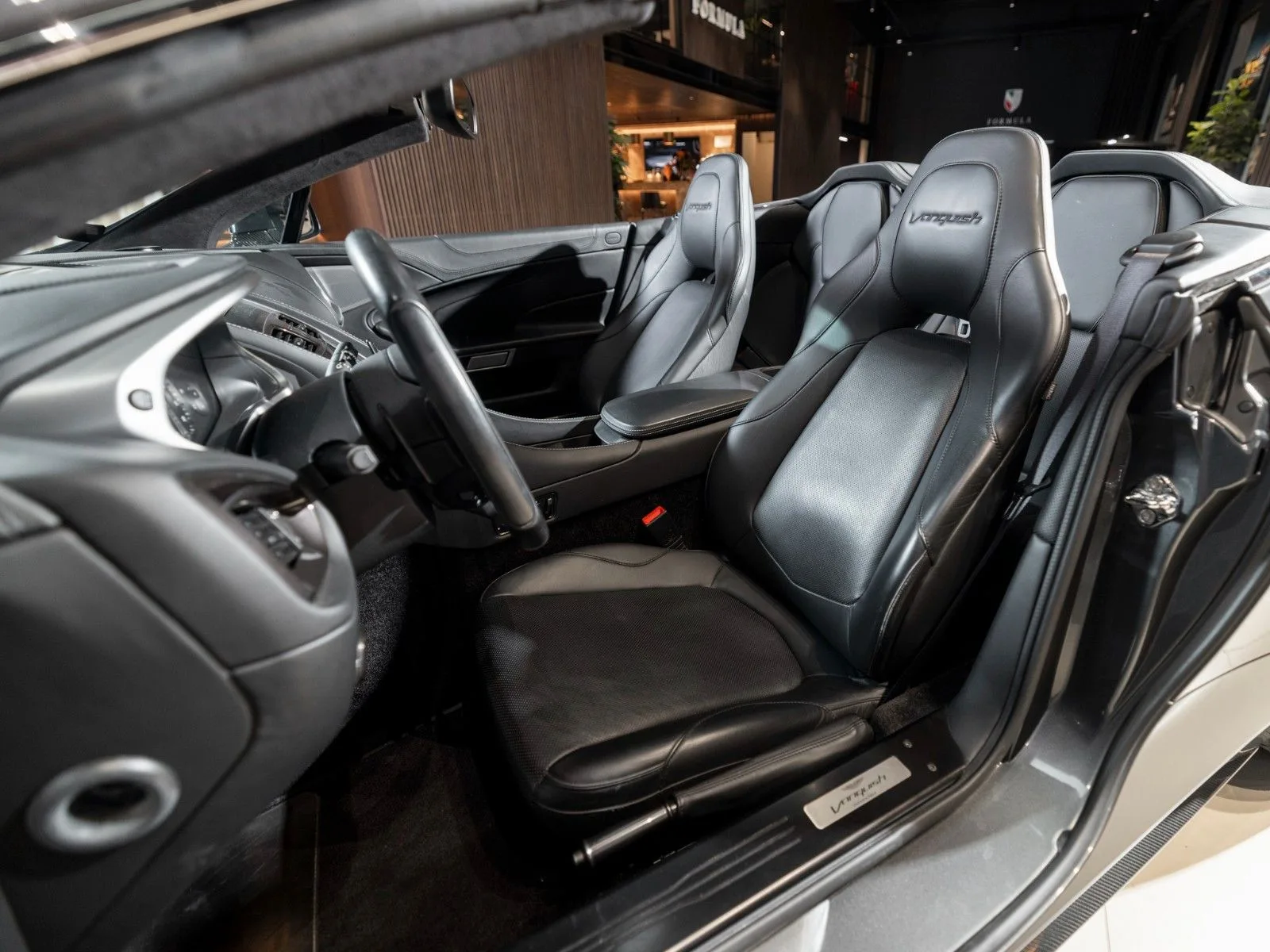 2015 Aston Martin Vanquish Volante, 8/26