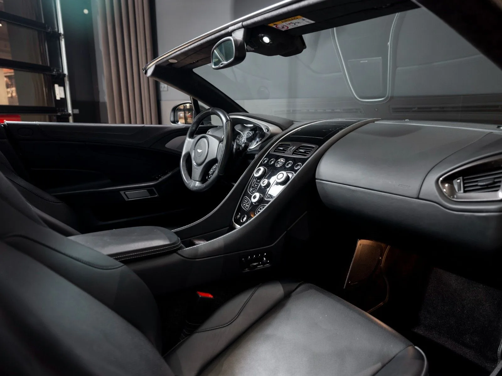 2015 Aston Martin Vanquish Volante, 10/26