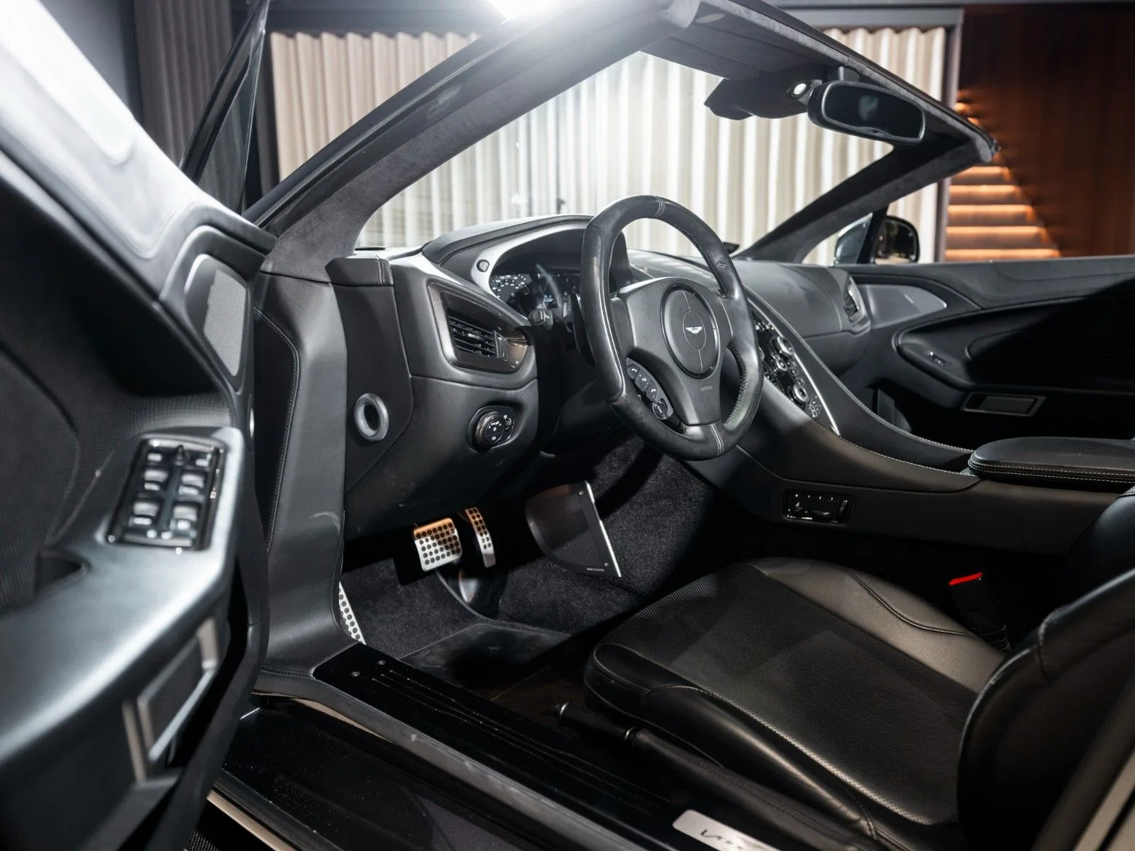 2015 Aston Martin Vanquish Volante, 11/26