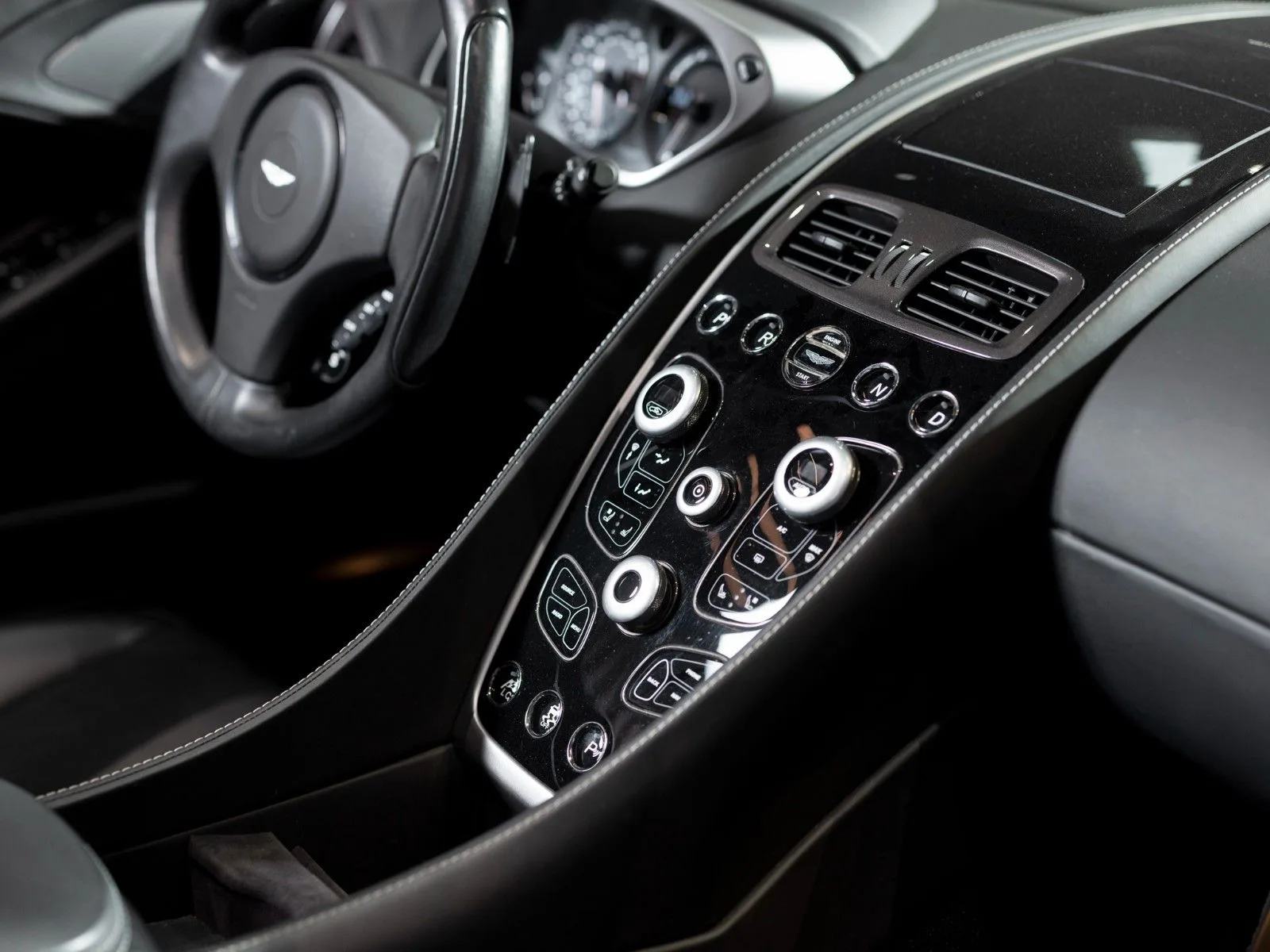 2015 Aston Martin Vanquish Volante, 14/26