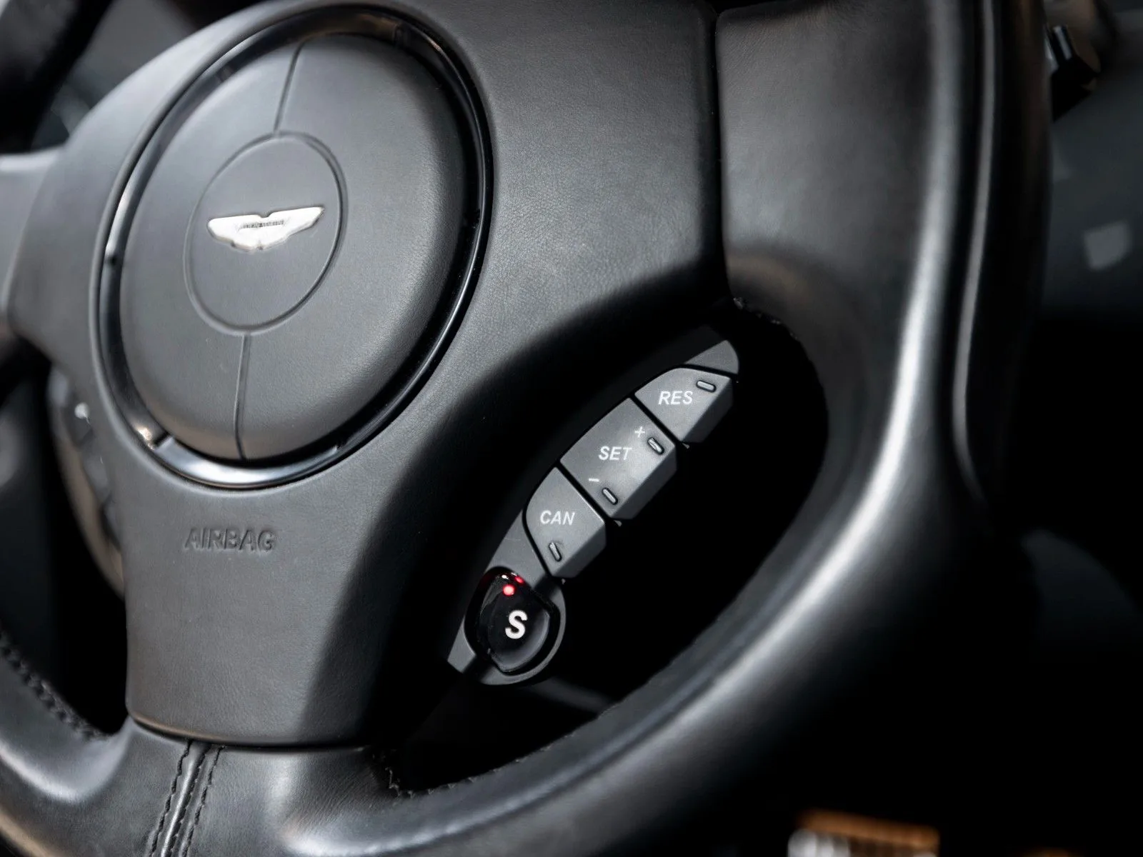 2015 Aston Martin Vanquish Volante, 16/26