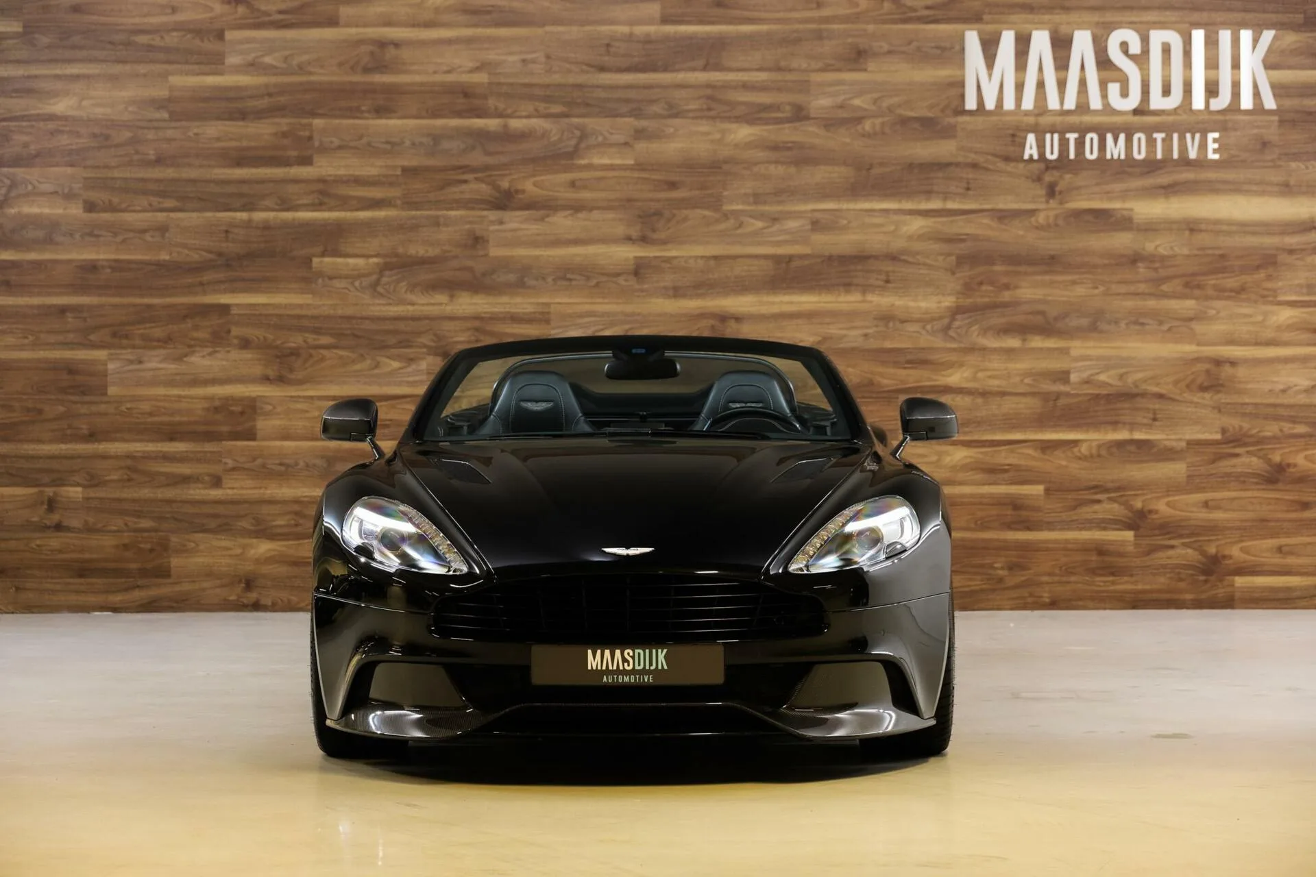 2015 Aston Martin Vanquish Volante Carbon Black, 2/30