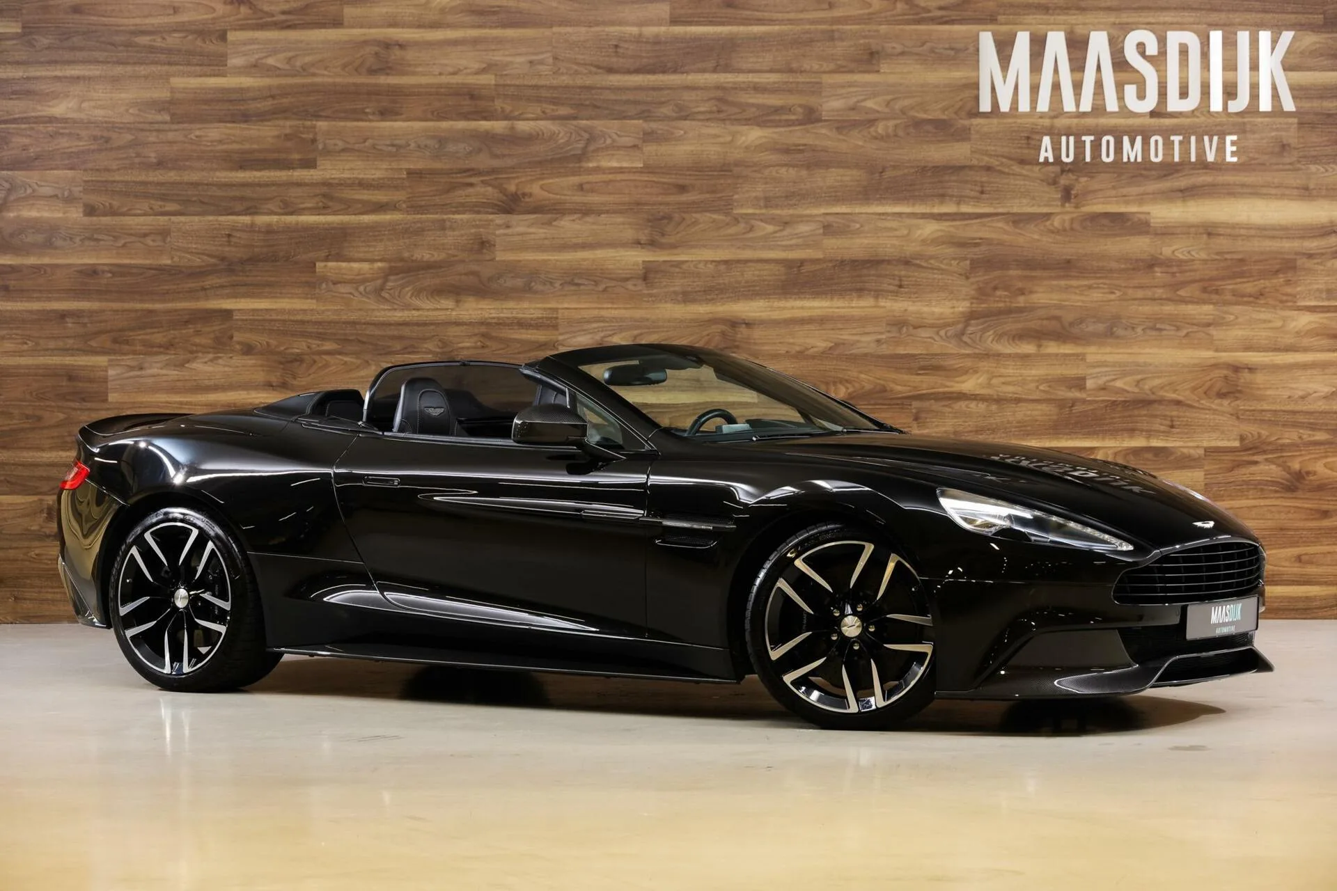 2015 Aston Martin Vanquish Volante Carbon Black, 4/30