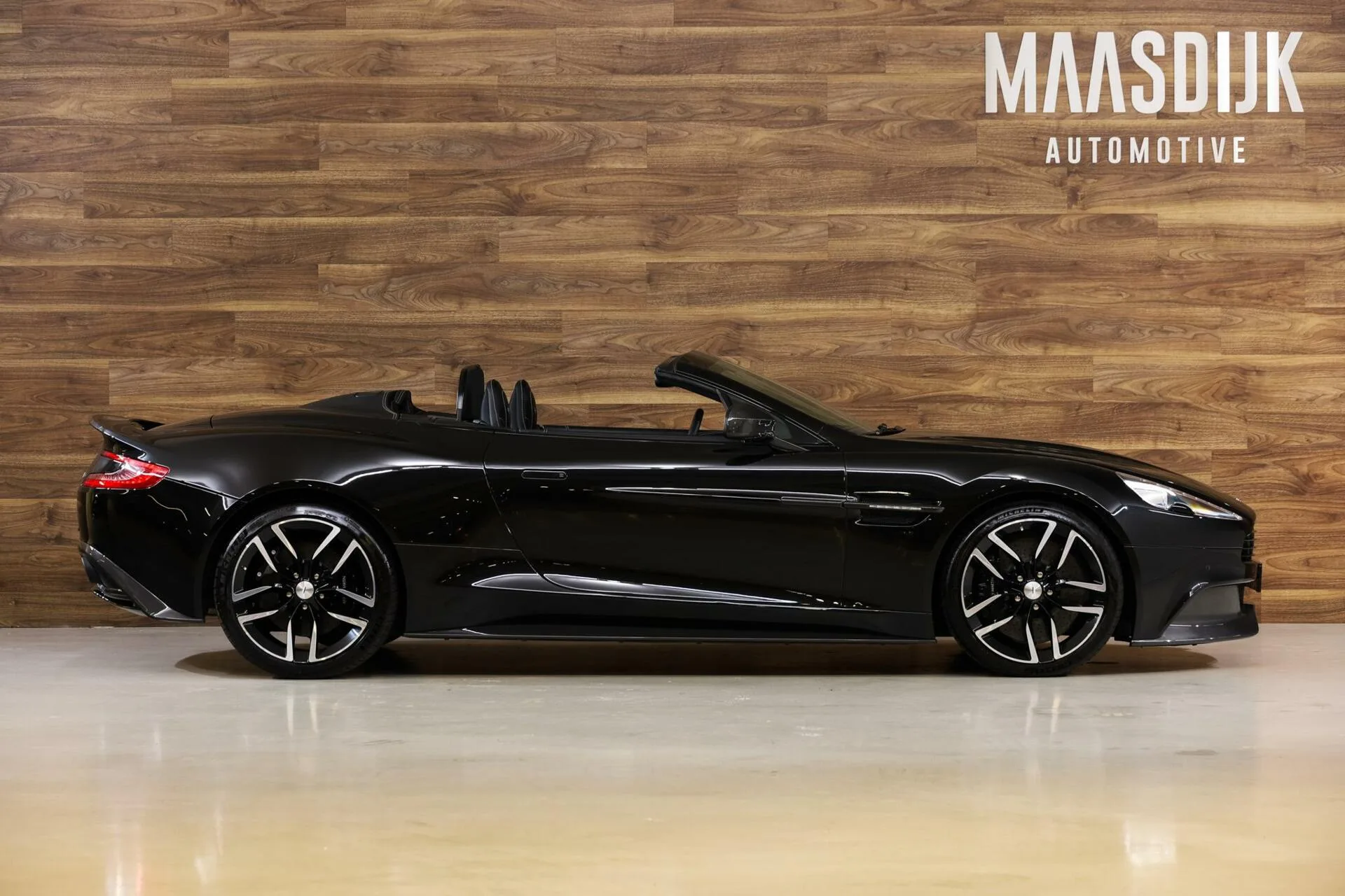 2015 Aston Martin Vanquish Volante Carbon Black, 5/30