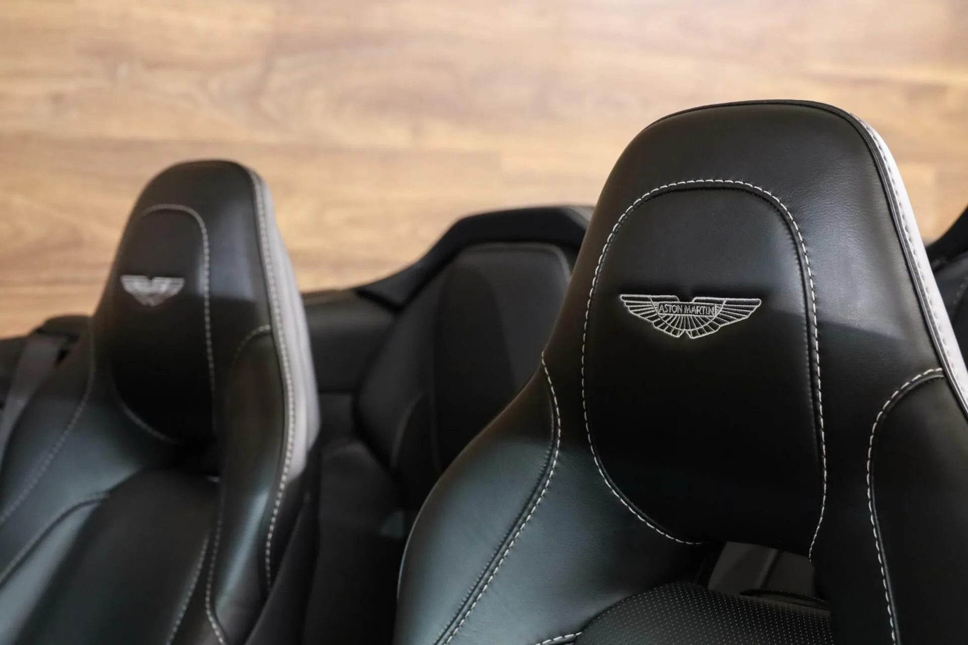 2015 Aston Martin Vanquish Volante Carbon Black, 8/30