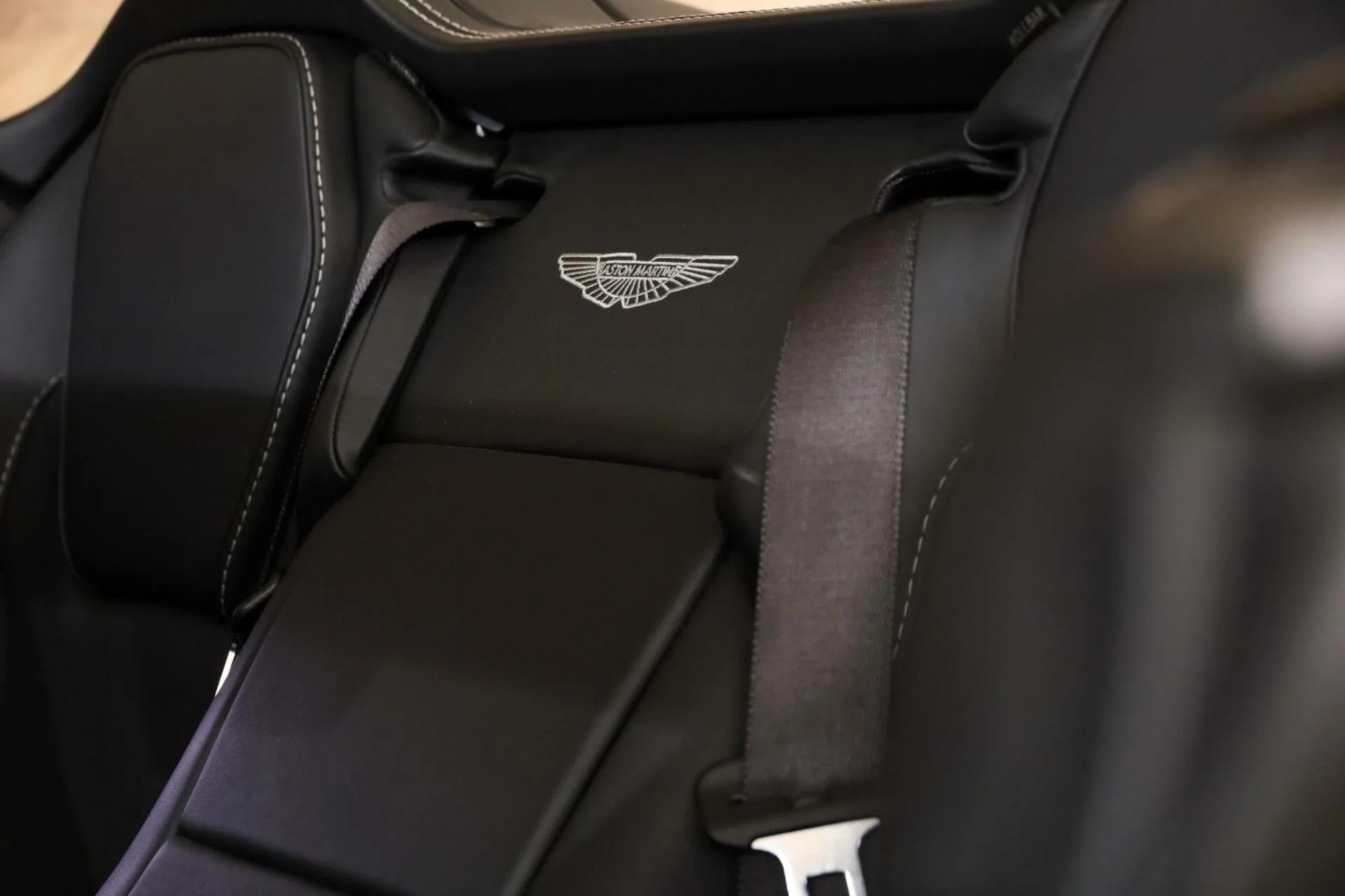 2015 Aston Martin Vanquish Volante Carbon Black, 12/30