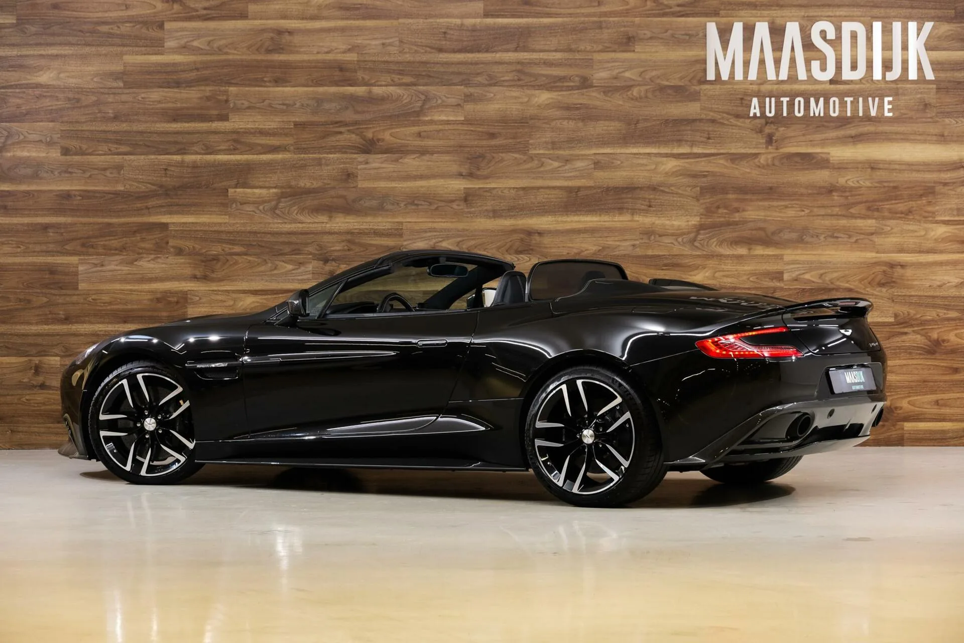 2015 Aston Martin Vanquish Volante Carbon Black, 13/30
