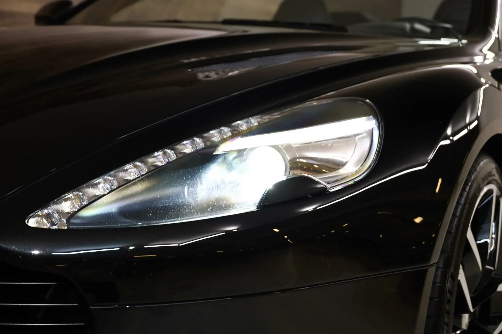 2015 Aston Martin Vanquish Volante Carbon Black, 20/30