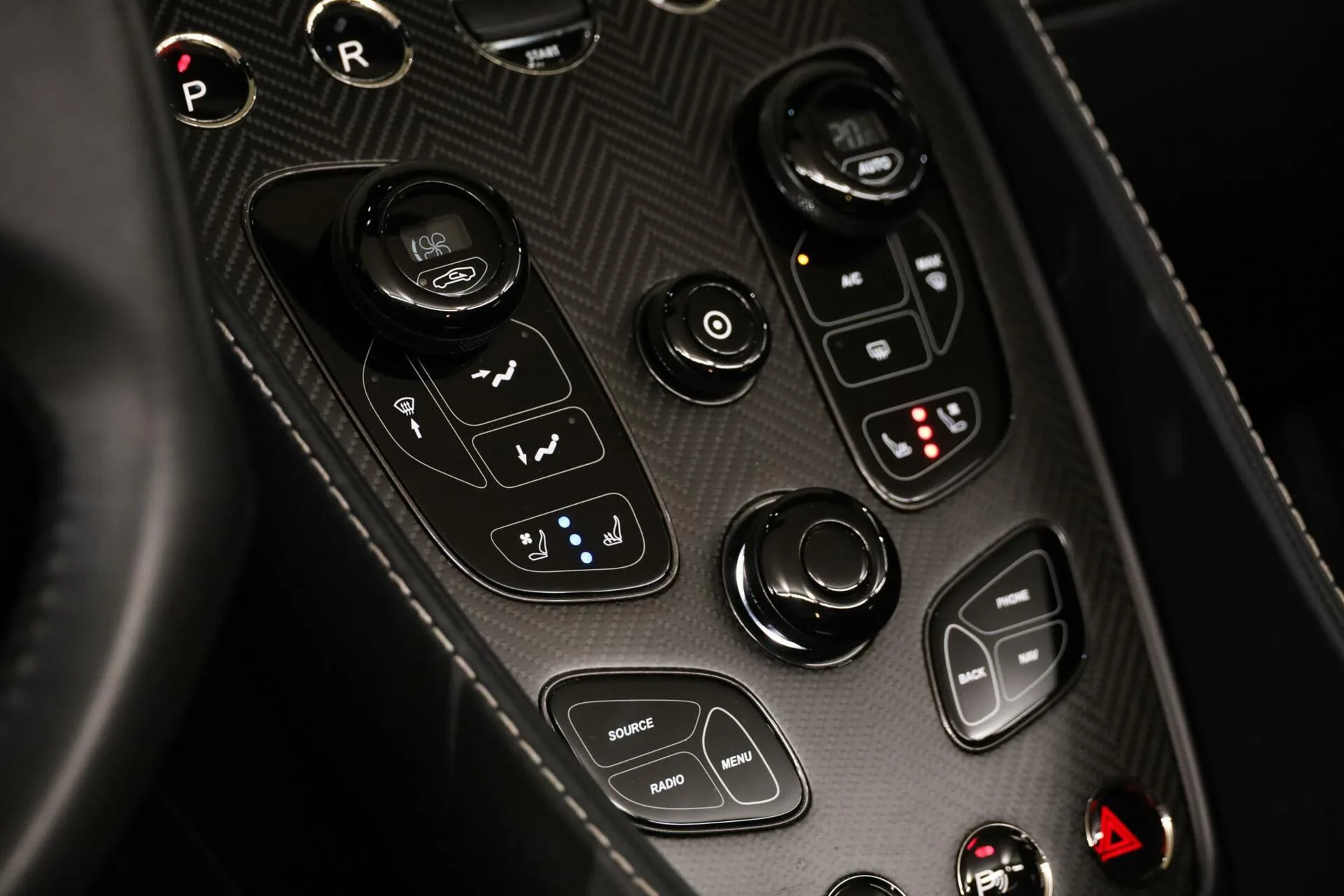 2015 Aston Martin Vanquish Volante Carbon Black, 26/30