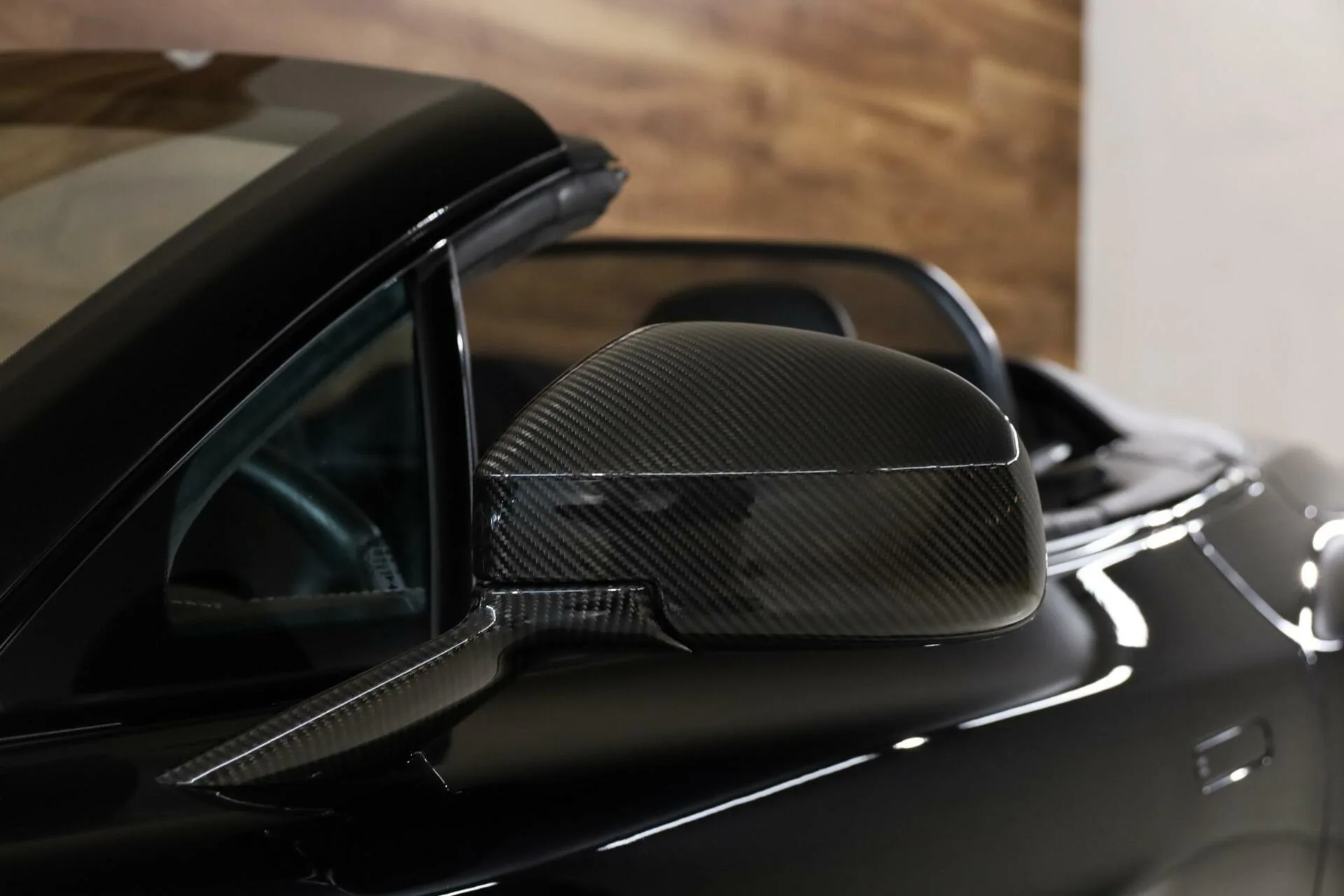 2015 Aston Martin Vanquish Volante Carbon Black, 28/30