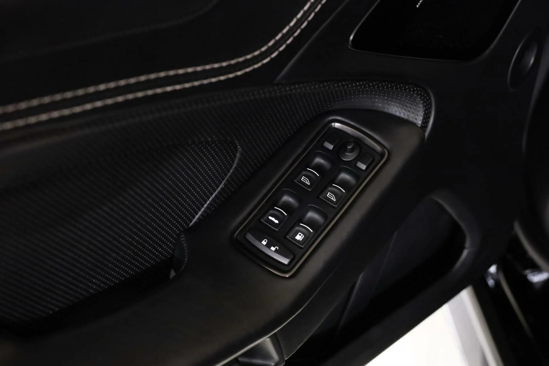 2015 Aston Martin Vanquish Volante Carbon Black, 30/30