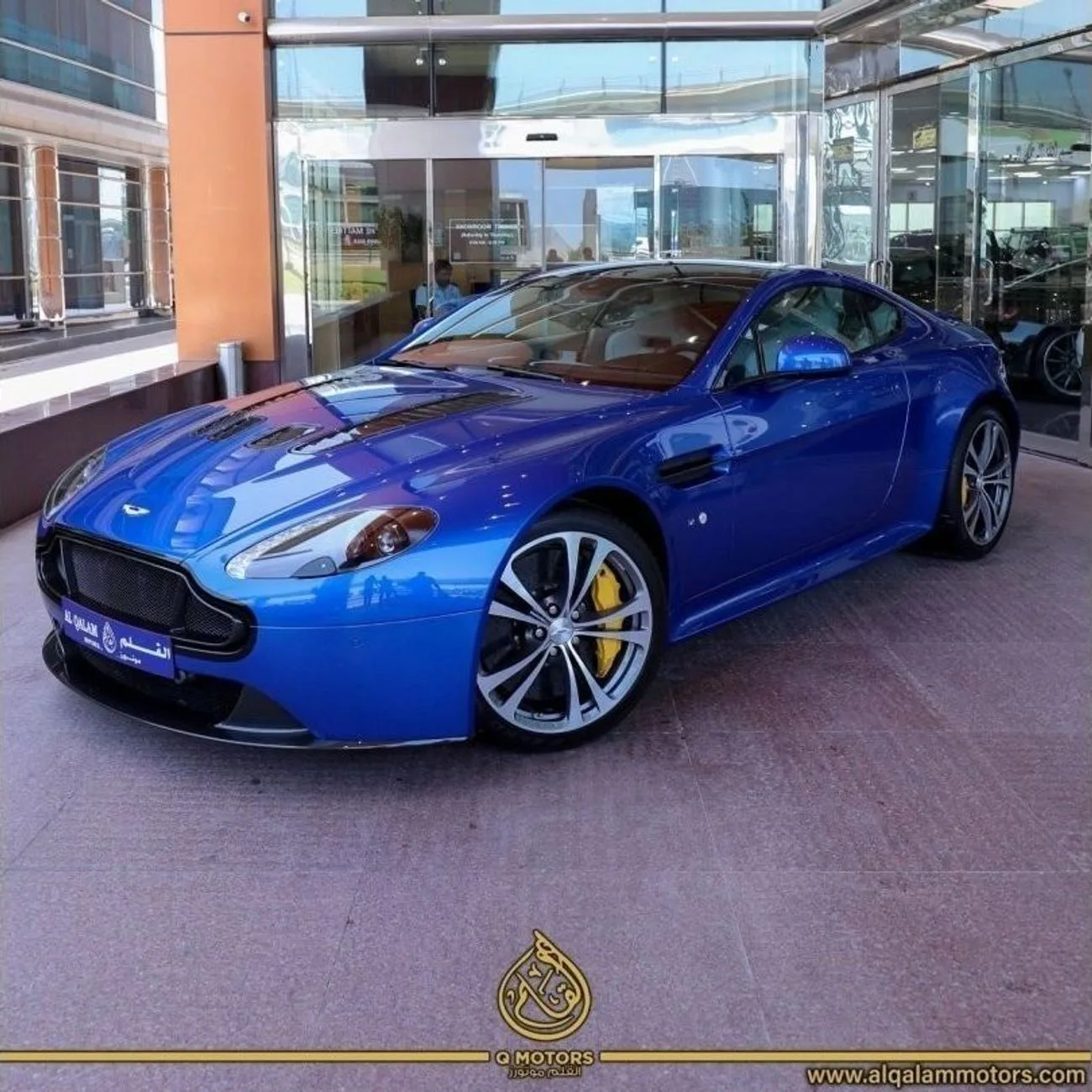 2015 Aston Martin Vantage S angeboten von einem Fachhändler in Dubai, Vereinigte Arabische Emirate, Hauptfoto