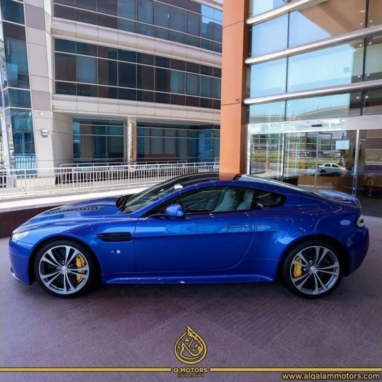 2015 Aston Martin Vantage S angeboten von einem Fachhändler in Dubai, Vereinigte Arabische Emirate, Foto 3 von 11