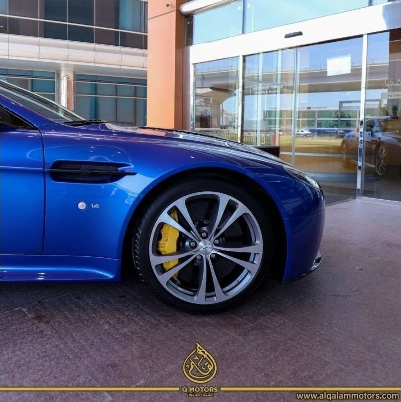 2015 Aston Martin Vantage S angeboten von einem Fachhändler in Dubai, Vereinigte Arabische Emirate, Foto 8 von 11