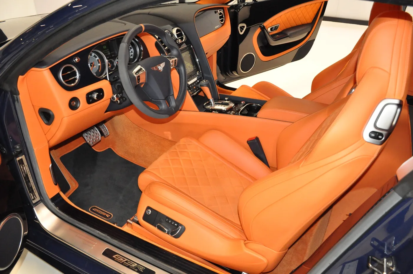 2015 Bentley Continental GT3-R bespoke commission angeboten von einem Oldtimerhändler in Alkmaar, Niederlande, Foto 2 von 25