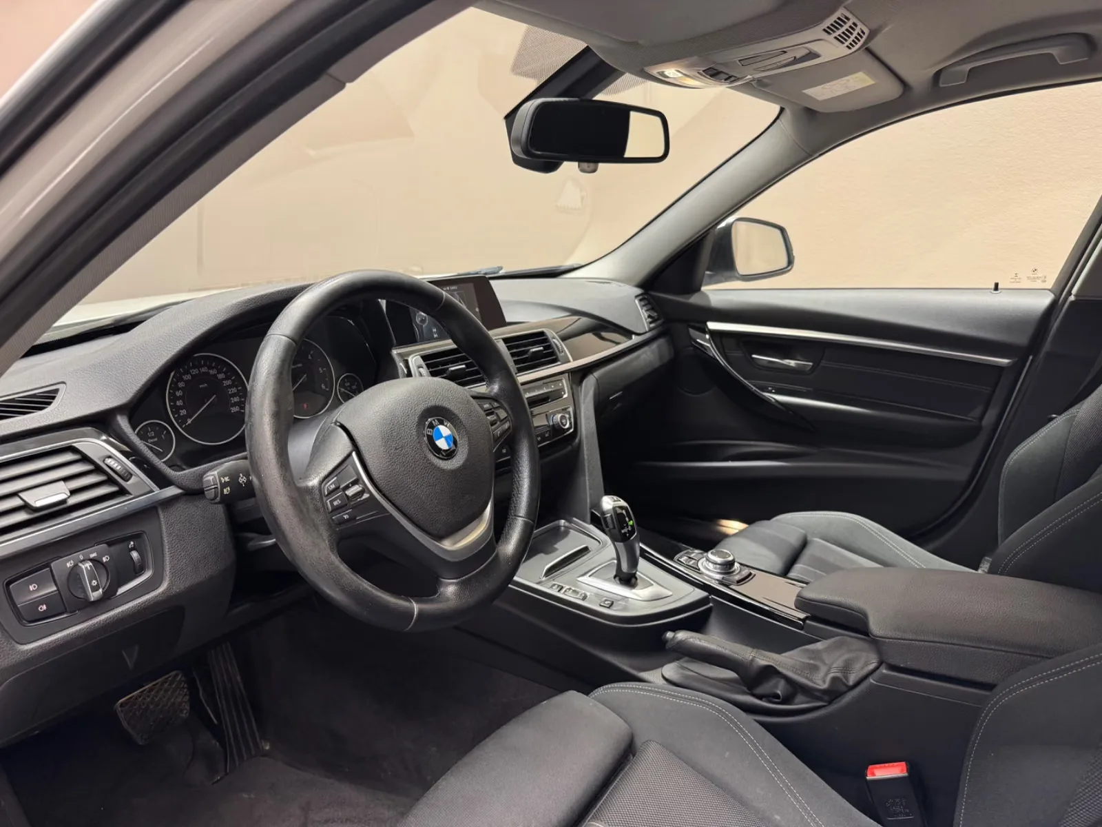 2015 BMW 320d Touring, 8/15
