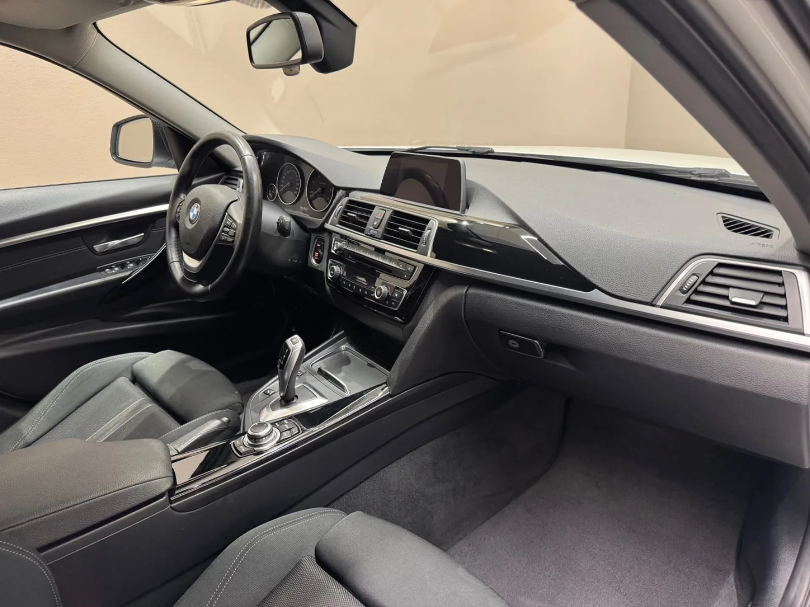 2015 BMW 320d Touring, 14/15