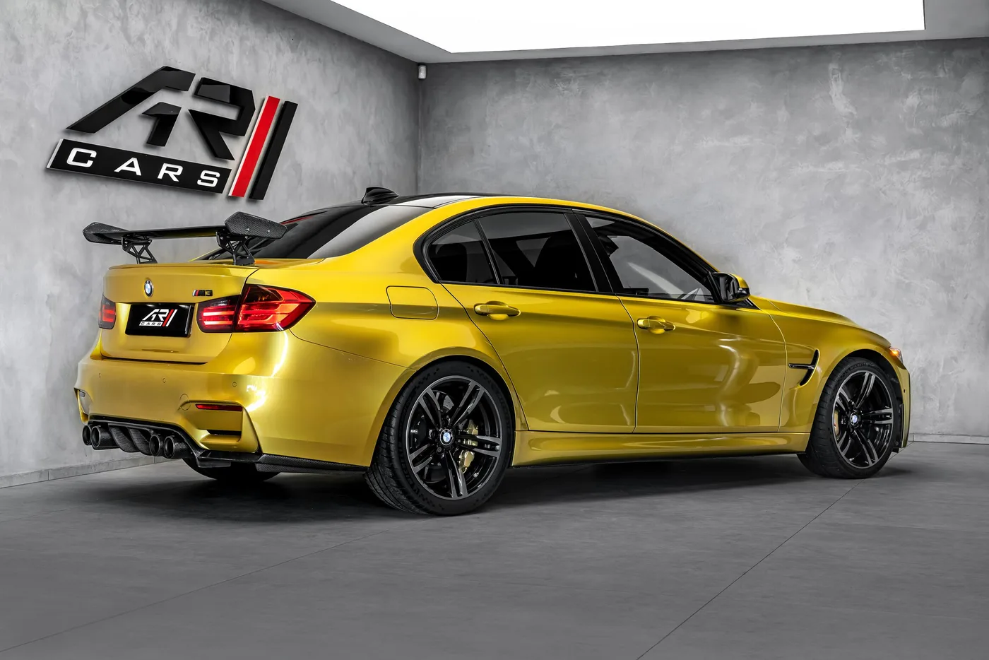 2015 BMW M3 Individual proposée par un concessionnaire spécialisé à Ostrava, Tchéquie, photo 5 sur 19