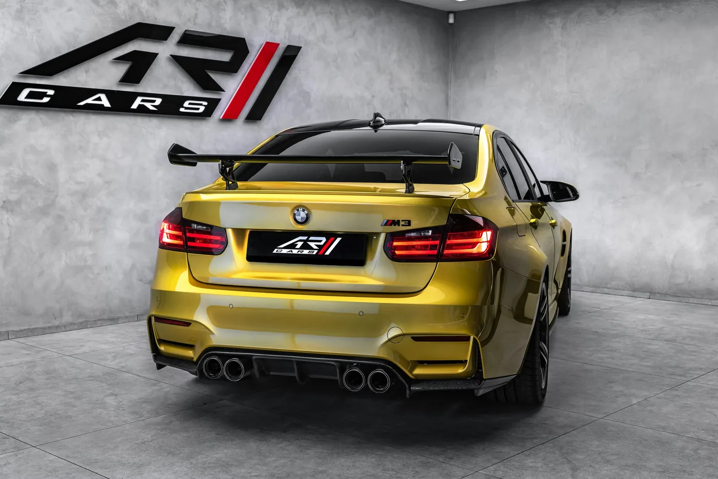 2015 BMW M3 Individual proposée par un concessionnaire spécialisé à Ostrava, Tchéquie, photo 6 sur 19