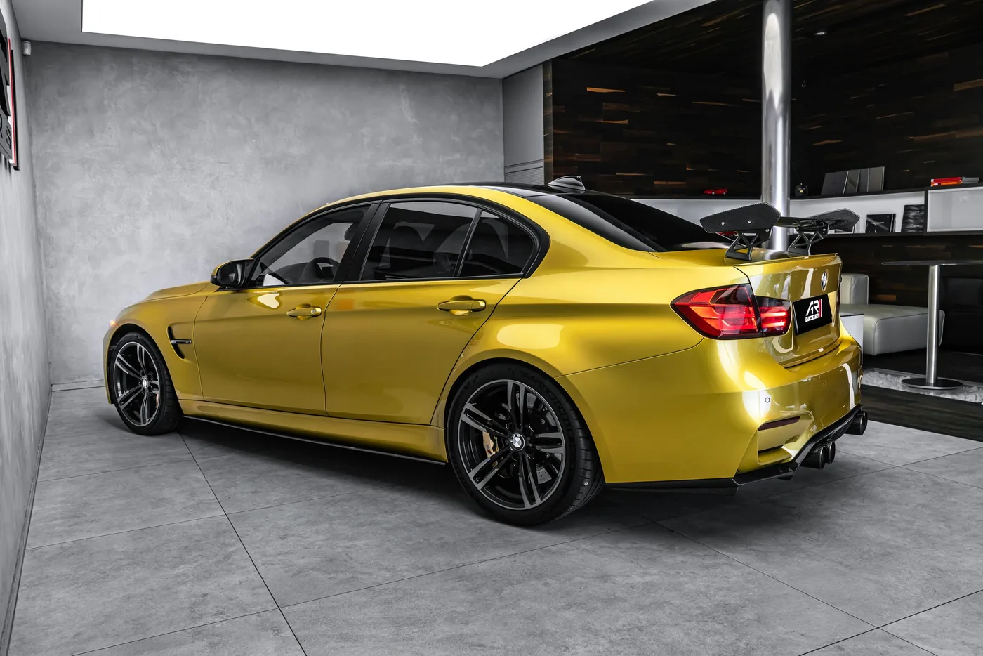 2015 BMW M3 Individual proposée par un concessionnaire spécialisé à Ostrava, Tchéquie, photo 7 sur 19
