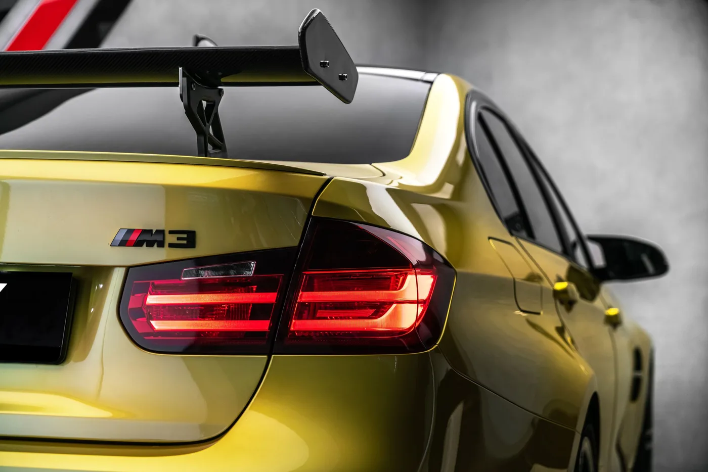 2015 BMW M3 Individual proposée par un concessionnaire spécialisé à Ostrava, Tchéquie, photo 10 sur 19