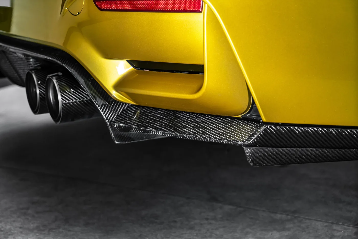 2015 BMW M3 Individual proposée par un concessionnaire spécialisé à Ostrava, Tchéquie, photo 19 sur 19