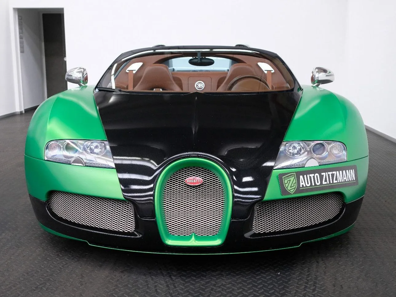 2015 Bugatti Veyron Grand Sport Vitesse proposée par un concessionnaire spécialisé à Nuremberg, Allemagne, photo principale