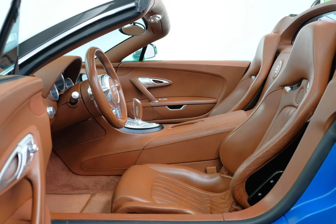 2015 Bugatti Veyron Grand Sport Vitesse proposée par un concessionnaire spécialisé à Nuremberg, Allemagne, photo 12 sur 15