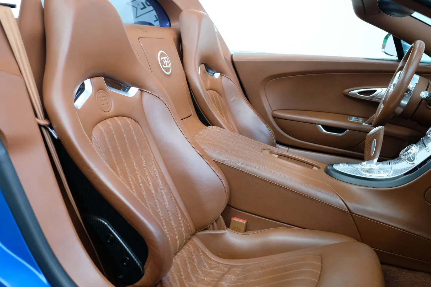 2015 Bugatti Veyron Grand Sport Vitesse proposée par un concessionnaire spécialisé à Nuremberg, Allemagne, photo 13 sur 15
