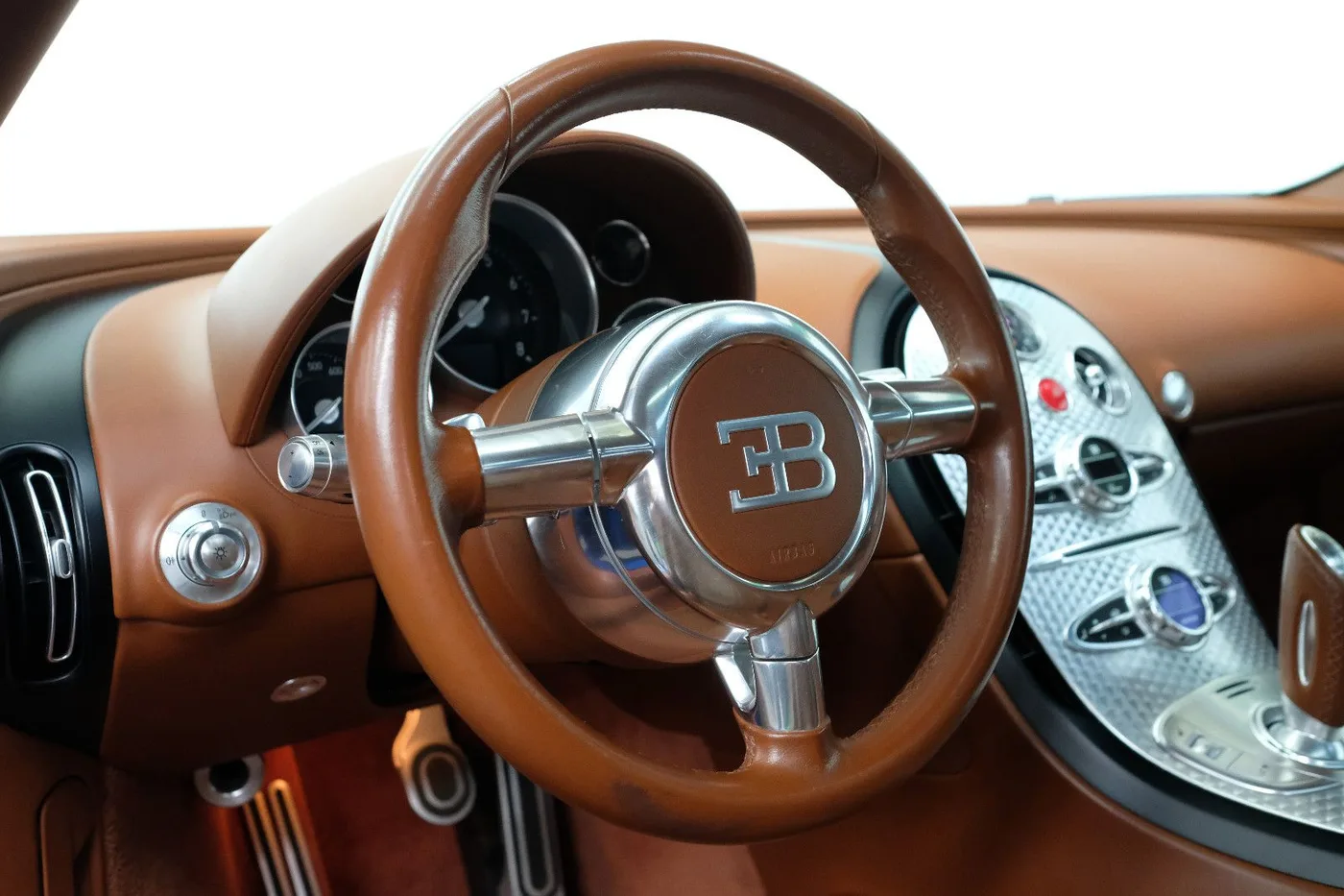 2015 Bugatti Veyron Grand Sport Vitesse proposée par un concessionnaire spécialisé à Nuremberg, Allemagne, photo 14 sur 15