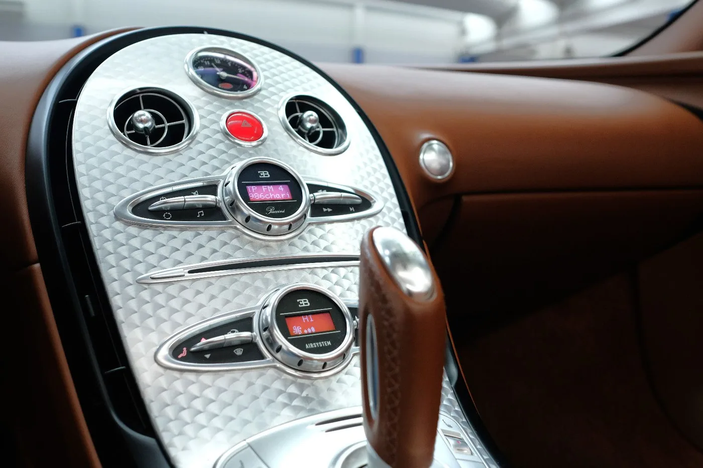 2015 Bugatti Veyron Grand Sport Vitesse proposée par un concessionnaire spécialisé à Nuremberg, Allemagne, photo 15 sur 15